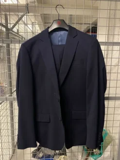 New Dressmann Dressman tummansininen puku