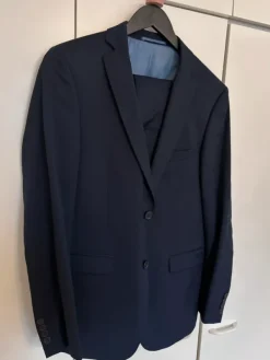 Outlet Dressmann miesten puku