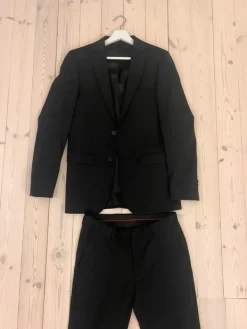 Discount Dressmann puku