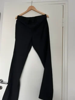 Best Dressmann in mustat puvunhousut