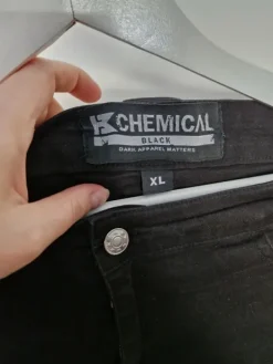 Clearance EMP Chemical niittishortsit