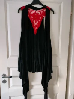 Clearance EMP :n uusi punamusta liivihurtula