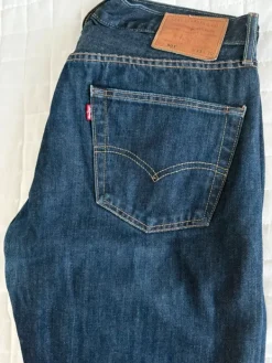 Outlet Erittäin hyvät Levis 501 koossa 33/30