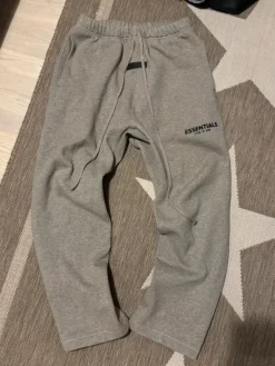 New Essentials Housut