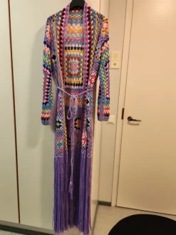 Outlet Extrapitkä takki hapsuilla