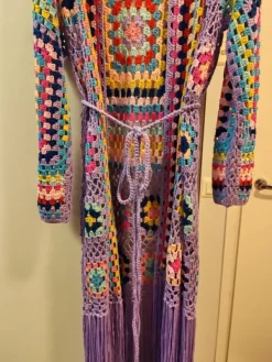 Outlet Extrapitkä takki hapsuilla