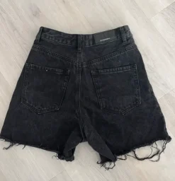 New Stradivarius Farkkushortsit