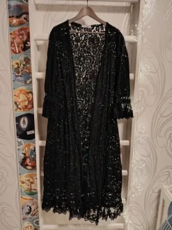 Hot Fiini fröökynä pitsijakku