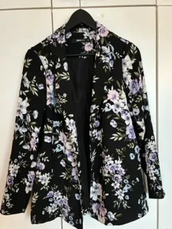 Sale Gina Tricot kukkajakku