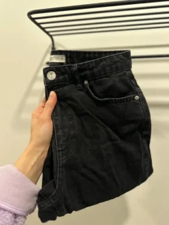 Outlet Ginatricot mustat farkut - koko 36