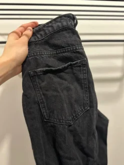 Outlet Ginatricot mustat farkut - koko 36