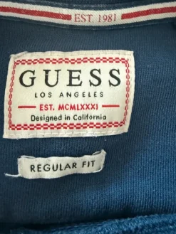 Online GUESS collegepaita