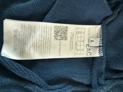 Online GUESS collegepaita