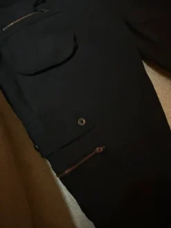 Best GUESS mustat low waist cargo caprit