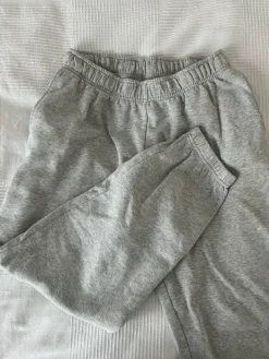 Online Harmaat collegehousut