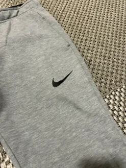 Outlet Harmaat collegehousut