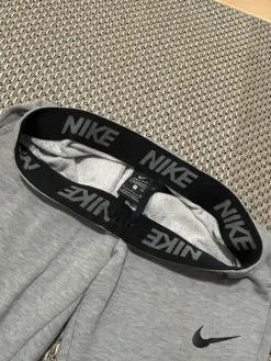 Outlet Harmaat collegehousut