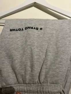 New Harmaat collegehousut