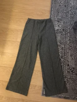 Clearance Stradivarius Harmaat housut M