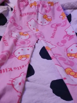 ei hajua Hellokitty housut