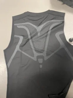 Clearance En tiedä Hihaton kompressio paita