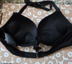 New H&M bikini yläosa
