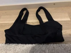 New H&M bikinin yläosa