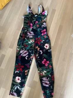 Online H&M kukkahaalari