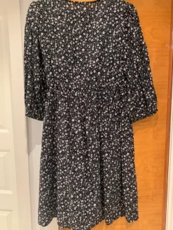 New H&M Mama äitiysmekko