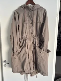 Best H&M mama kevättakki