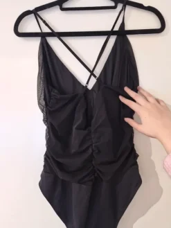 Hot H&M musta body M