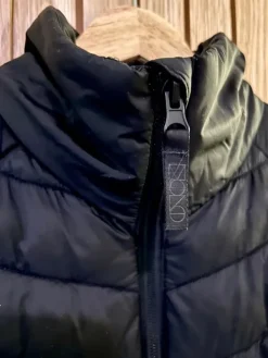 H&M musta Kevyttoppatakki