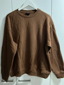 Online H&M relaxed fit college