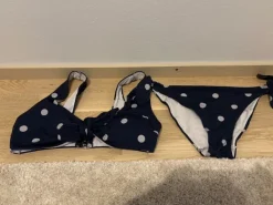 Best H&M sini-valkoiset pallobikinit