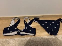 Best H&M sini-valkoiset pallobikinit