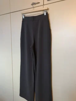 Discount H&M suorat harmaat housut