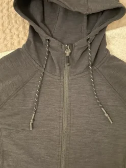 Clearance H&M tekninen takki koko M