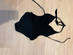 Hot H&M HM uimapuku cut- out malli