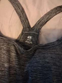 New H&M urheilutoppi