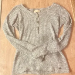 New Hollister pitkähihainen