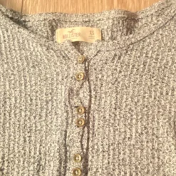 New Hollister pitkähihainen