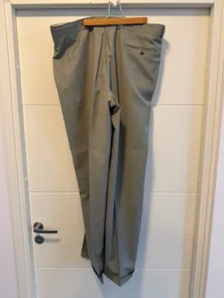 Online Hugo Boss vaaleanvihreä puku – Made in Germany, 100 % virgin wool