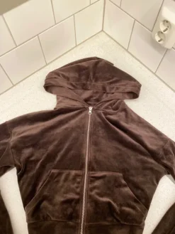 Online Bik Bok Huppari