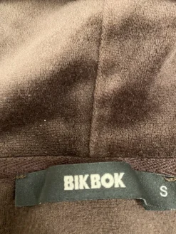 Online Bik Bok Huppari