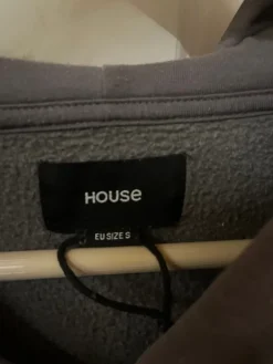 Discount House Huppari