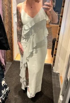 Clearance Gina Tricot Ihana röyhelömekko