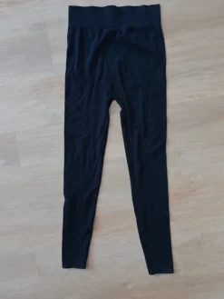 Outlet H&M Äitiyslegginsit 2kpl