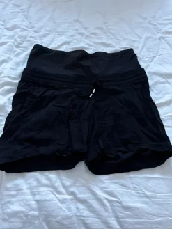Online H&M Mama Äitiysshortsit M
