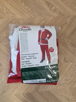 Outlet Joulupukkiasu