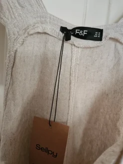 Hot F&F Jupsuit med volangdetalj